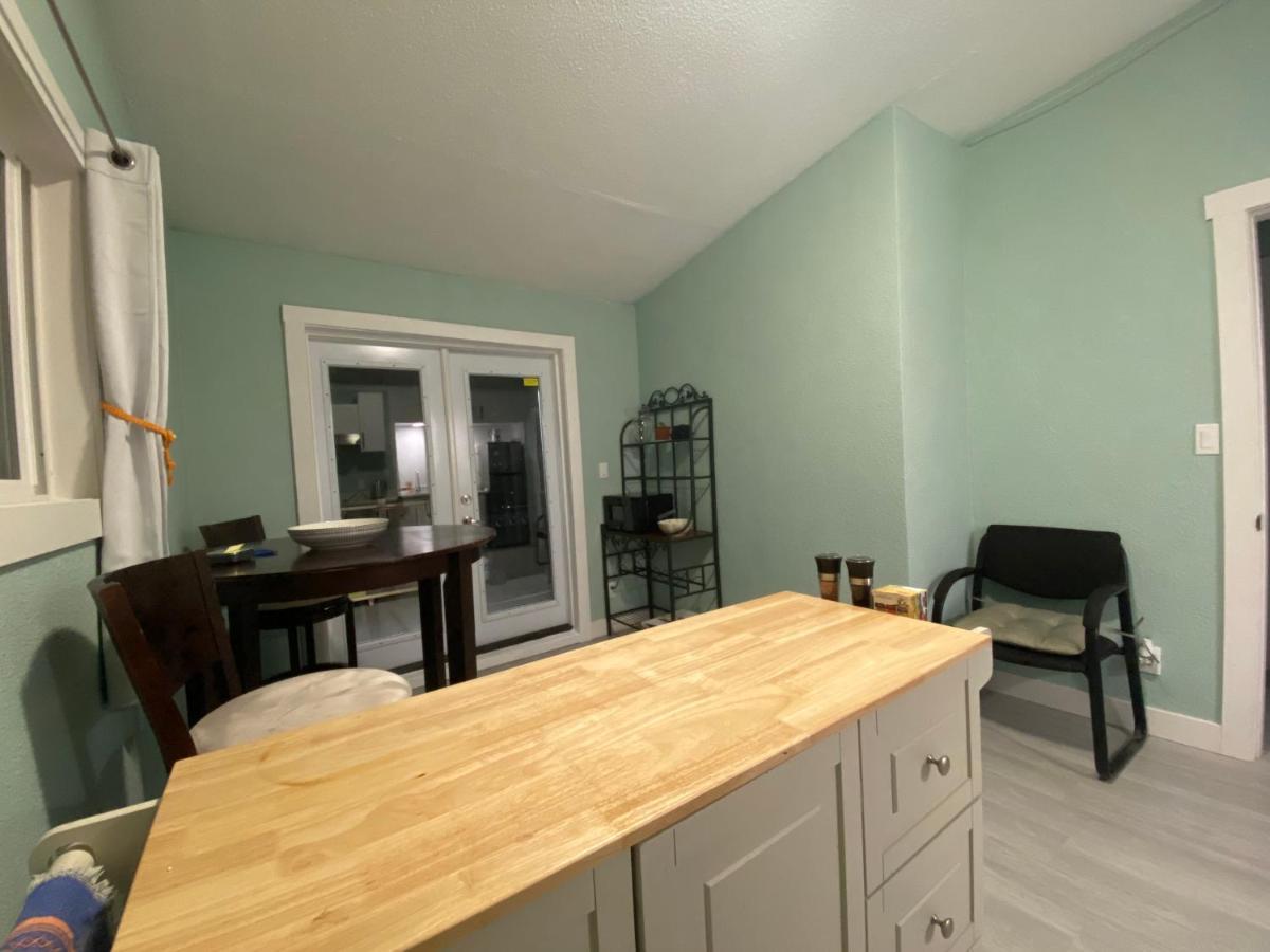 Hudson Homes Bnb Saanich エクステリア 写真