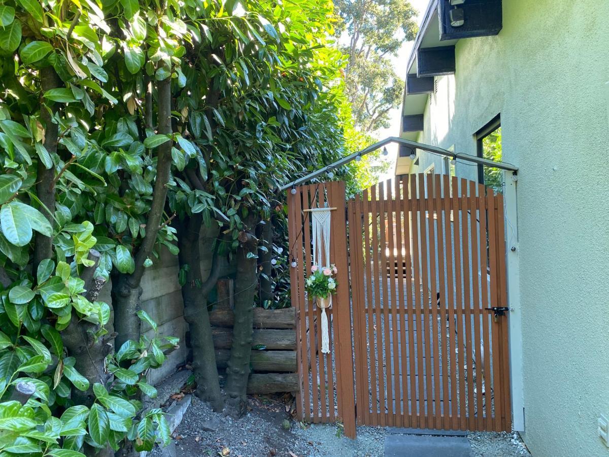 Hudson Homes Bnb Saanich エクステリア 写真