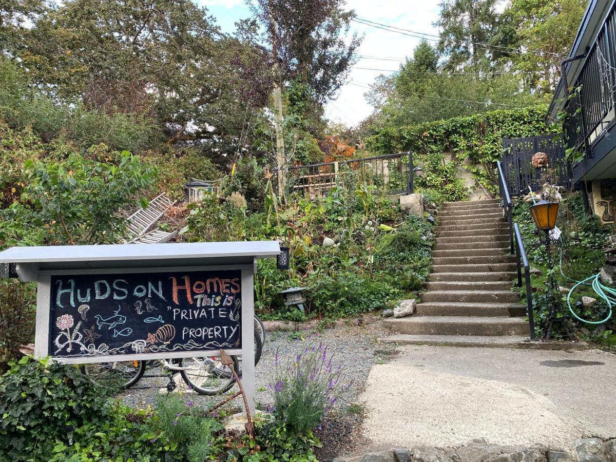 Hudson Homes Bnb Saanich エクステリア 写真